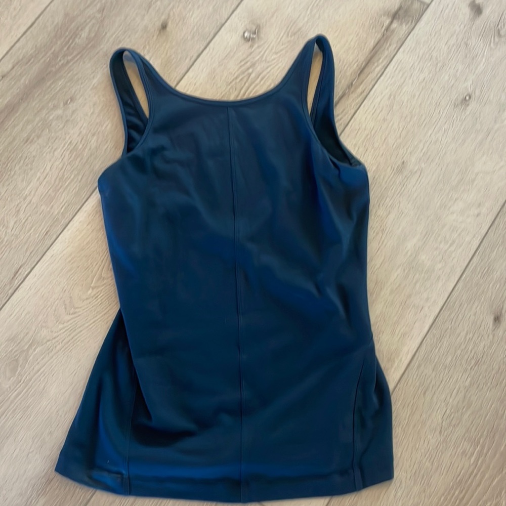 Lululemon size 6 low back tank top blue excellent used condition worn one time